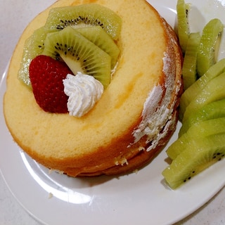 ヤマザキ菓子パンでデコ風ホイップ＆フルーツケーキ